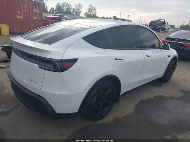 2026 TESLA MODEL Y 7SAYGDEE8TF409950 Photo 3