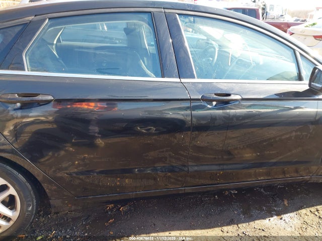 43676635 :رقم المزاد ، 1FA6P0H75F5117615 vin ، 2015 Ford Fusion Se مزاد بيع