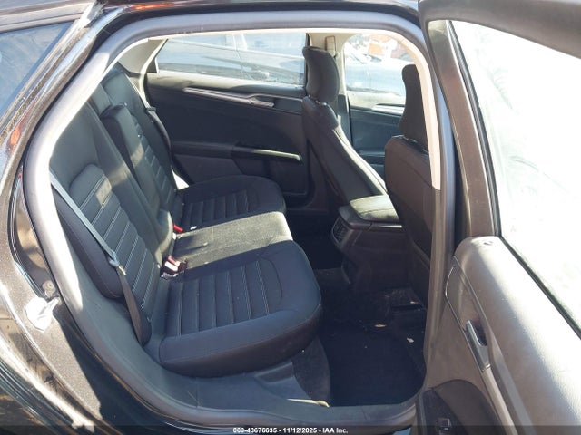 43676635 :رقم المزاد ، 1FA6P0H75F5117615 vin ، 2015 Ford Fusion Se مزاد بيع