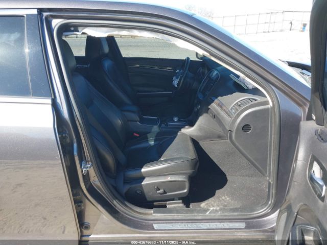 2019 CHRYSLER 300 2C3CCAEG5KH536445 Photo 4