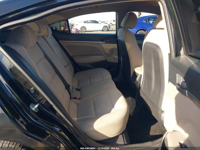 Hyundai ELANTRA SEL 2018 5NPD84LF3JH347960 Image 8