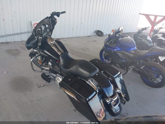 2013 HARLEY-DAVIDSON FLHX 1HD1KBM1XDB644353 Photo 2