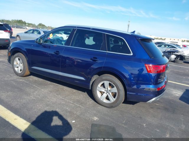 2019 AUDI Q7 WA1LHAF7XKD039782 Photo 2
