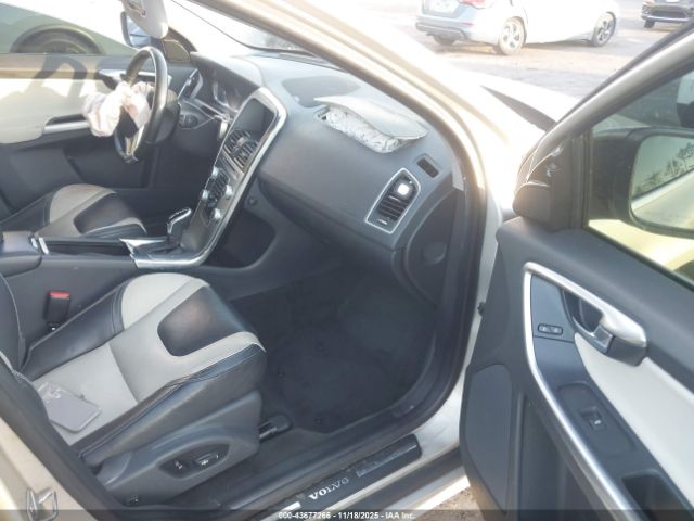 2017 VOLVO XC60 YV440MDR1H2120565 Photo 4