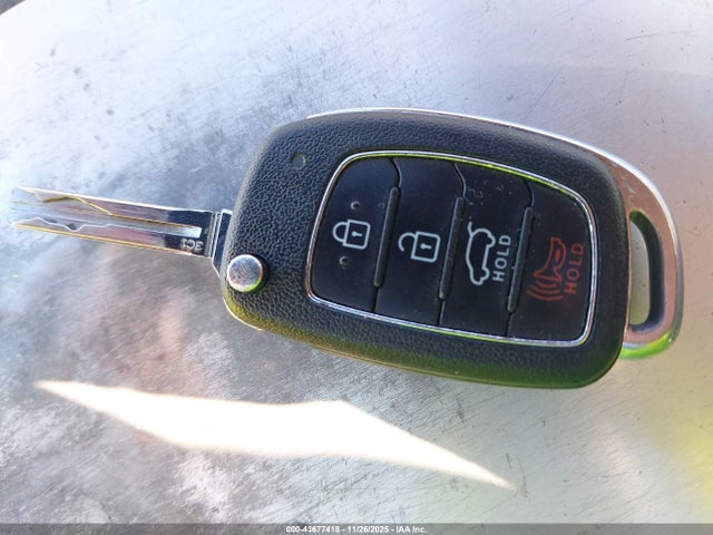 KM8J33A45HU273319 Hyundai TUCSON SE