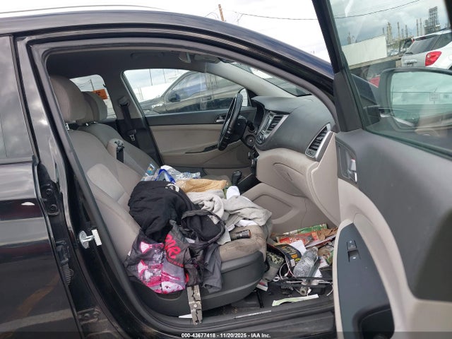 KM8J33A45HU273319 Hyundai TUCSON SE