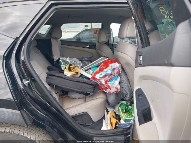 KM8J33A45HU273319 Hyundai TUCSON SE