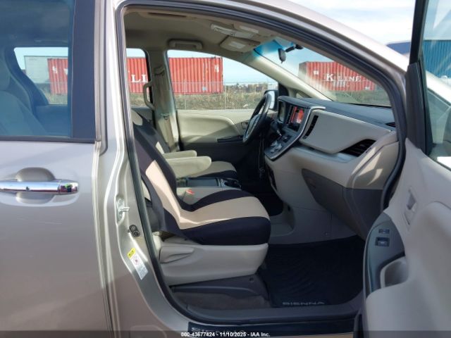 2015 TOYOTA SIENNA 5TDZK3DC1FS598628 Photo 4