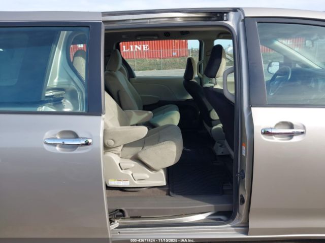 2015 TOYOTA SIENNA 5TDZK3DC1FS598628 Photo 7