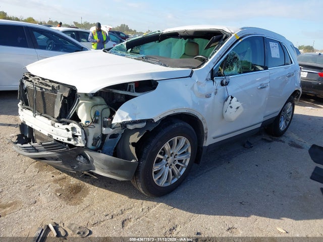 2018 CADILLAC XT5 1GYKNARSXJZ147762 Photo 1