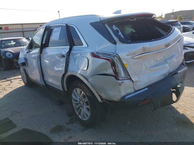 2018 CADILLAC XT5 1GYKNARSXJZ147762 Photo 2
