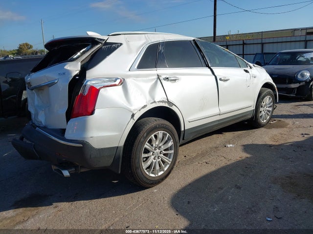 2018 CADILLAC XT5 1GYKNARSXJZ147762 Photo 3