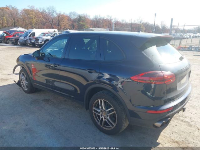 2017 PORSCHE CAYENNE WP1AB2A28HLA52057 Photo 2