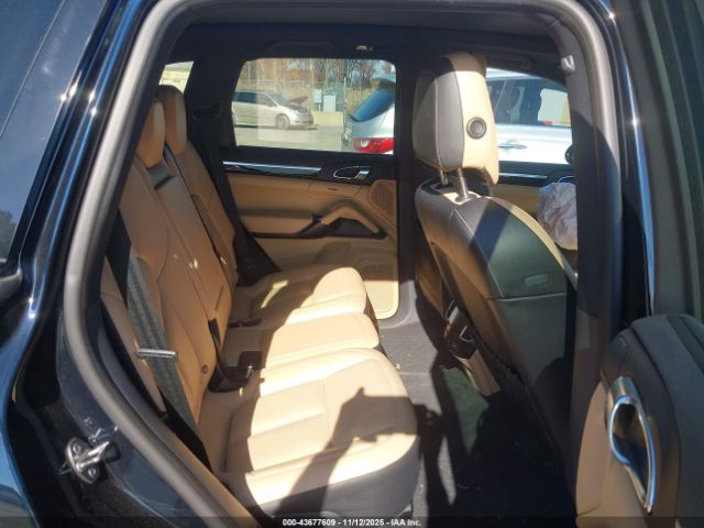 2017 PORSCHE CAYENNE WP1AB2A28HLA52057 Photo 7