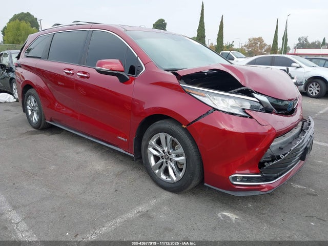 2021 TOYOTA SIENNA 5TDZRKEC8MS030197