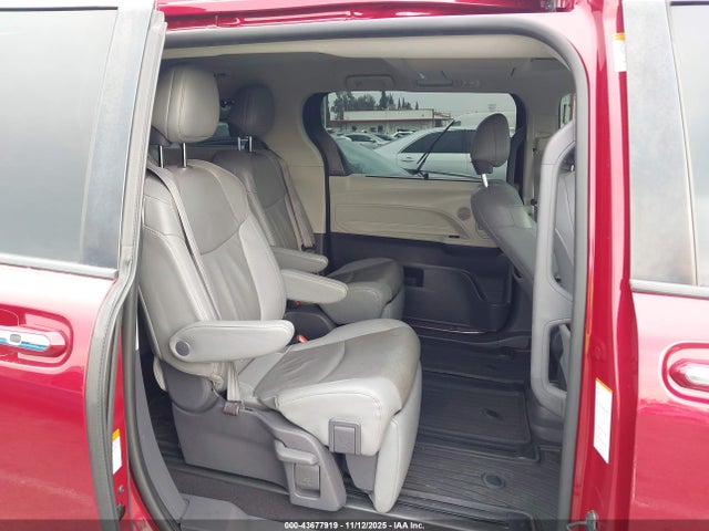 2021 TOYOTA SIENNA 5TDZRKEC8MS030197 Photo 7