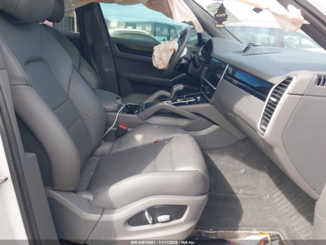 2020 PORSCHE CAYENNE WP1AA2AY2LDA09196 Photo 4