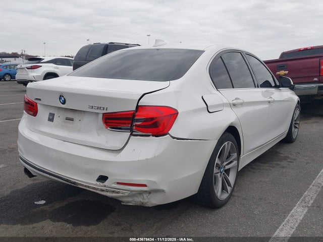 2018 BMW 330I WBA8D9G5XJNU70485 Photo 3