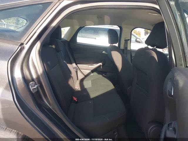 Ford Focus 2016 1FADP3K29GL246945 Image 8