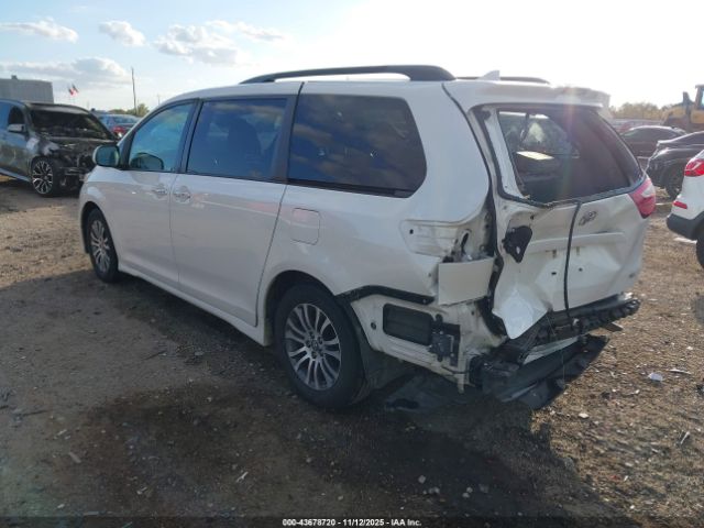 2019 TOYOTA SIENNA 5TDYZ3DC5KS996829 Photo 2