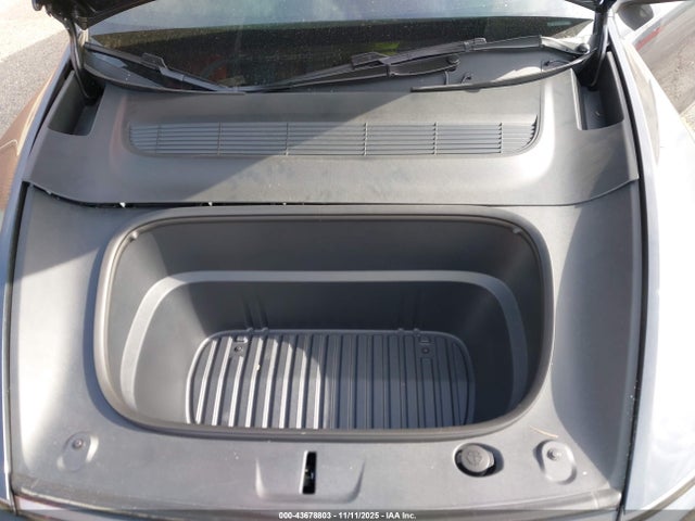 2026 TESLA MODEL Y 7SAYGDEE7TF366055 Photo 9