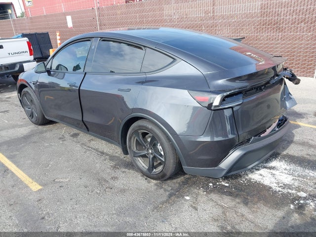 2026 TESLA MODEL Y 7SAYGDEE7TF366055 Photo 2