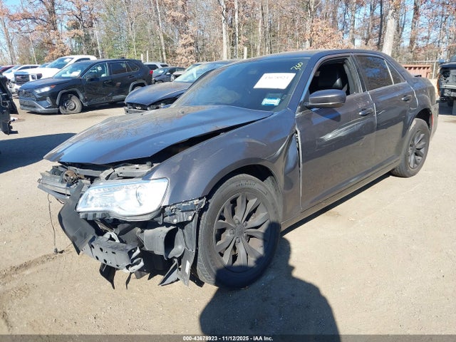 Продажа на аукционе авто 2015 Chrysler 300 Limited, vin: 2C3CCAAG3FH930845, номер лота: 43678923