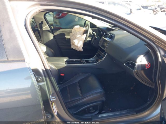 2018 JAGUAR XE SAJAK4FX1JCP29135 Photo 4