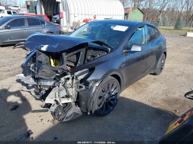 2024 TESLA MODEL Y 7SAYGDEF0RA264594 Photo 1