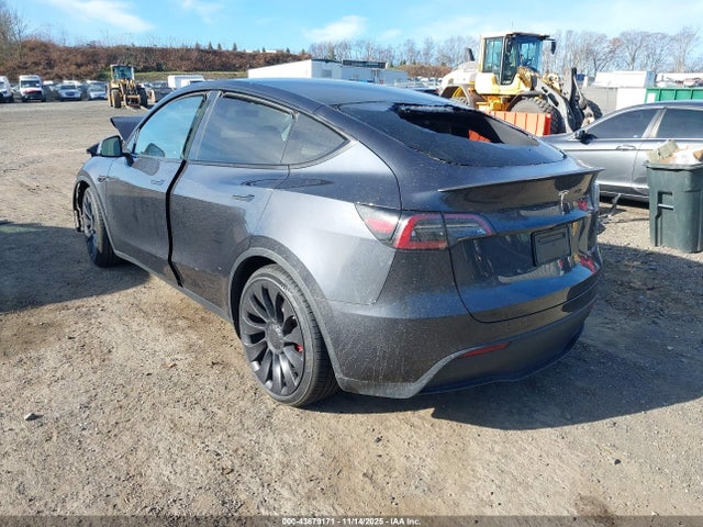 2024 TESLA MODEL Y 7SAYGDEF0RA264594 Photo 2