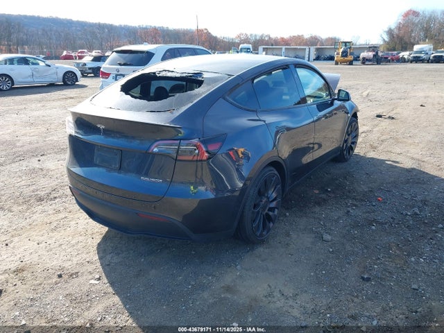 2024 TESLA MODEL Y 7SAYGDEF0RA264594 Photo 3