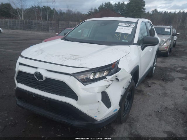 Toyota RAV4 LE 2022 2T3F1RFV5NC301463 Image 2