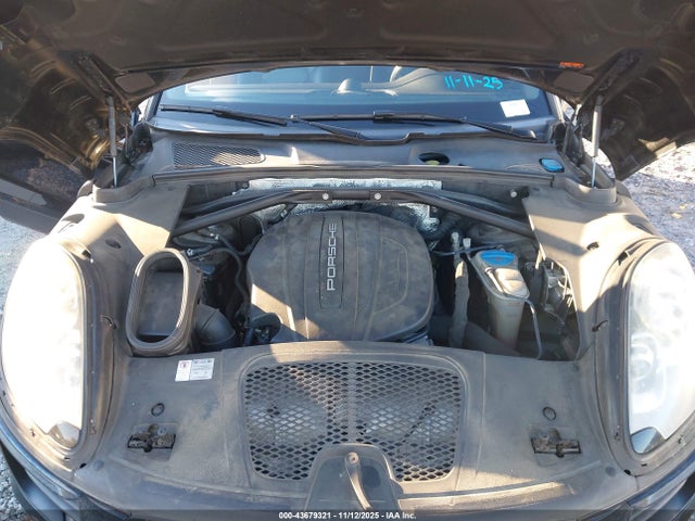 2017 PORSCHE MACAN WP1AA2A58HLB04204 Photo 9