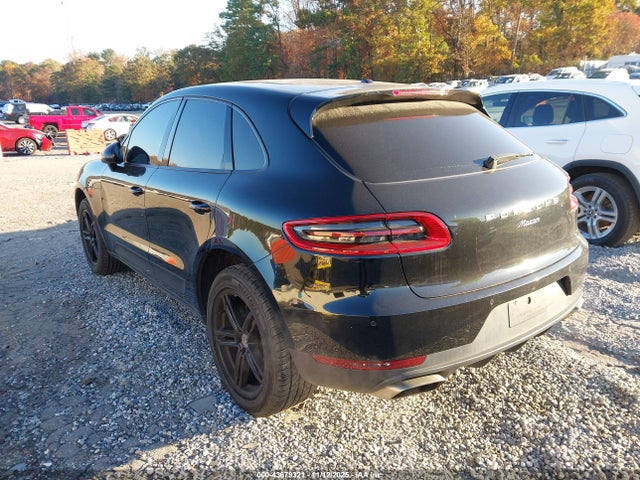 2017 PORSCHE MACAN WP1AA2A58HLB04204 Photo 2