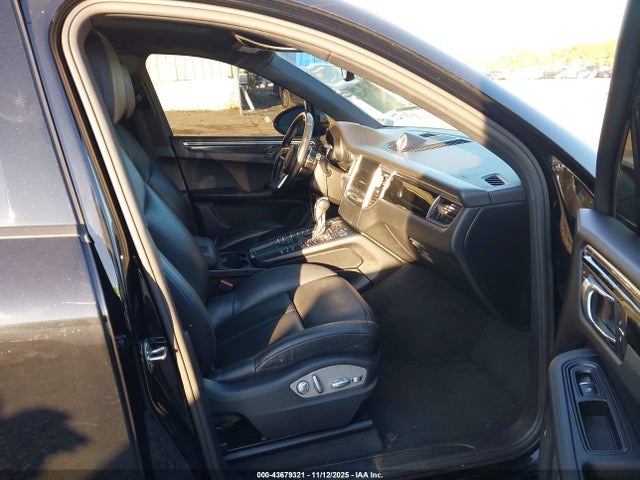 2017 PORSCHE MACAN WP1AA2A58HLB04204 Photo 4