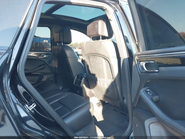 2017 PORSCHE MACAN WP1AA2A58HLB04204 Photo 7