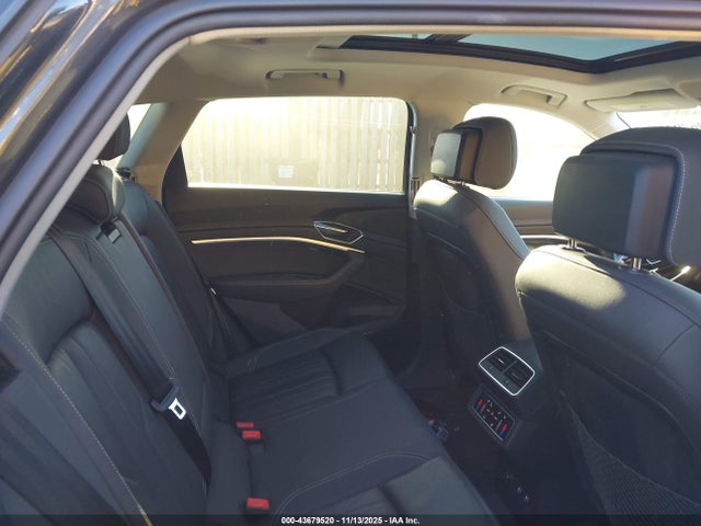 WA1LAAGE8KB025036 Audi E-tron Premium Plus