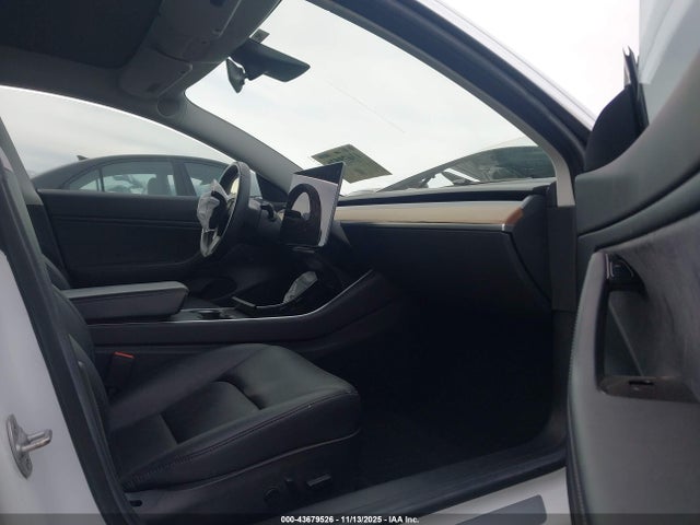 2018 TESLA MODEL 3 5YJ3E1EB6JF121990 Photo 4