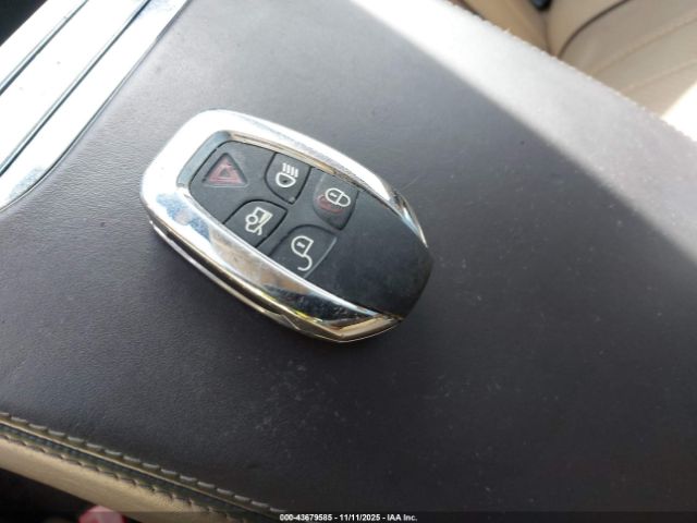 2011 JAGUAR XJ SAJWA2GB6BLV07840 Photo 10