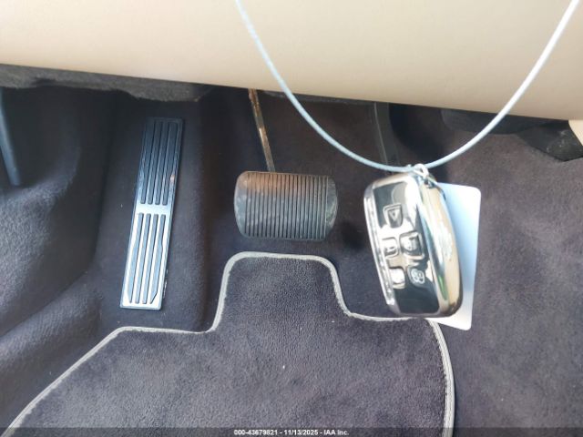 2017 JAGUAR XJ SAJWJ2GD1H8W04053 Photo 10