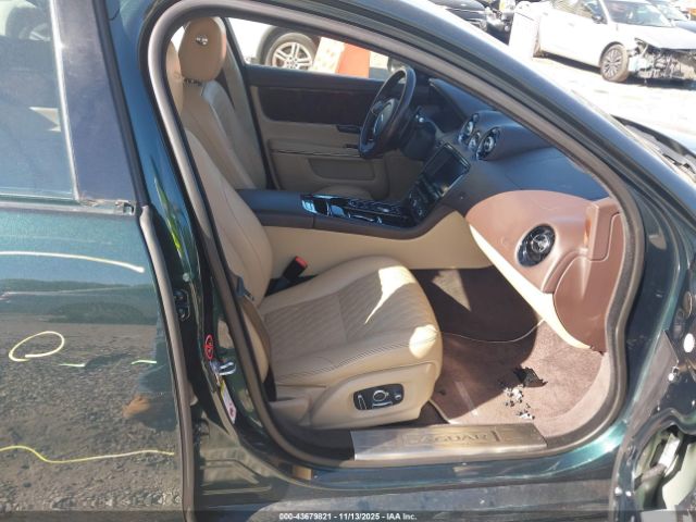 2017 JAGUAR XJ SAJWJ2GD1H8W04053 Photo 4