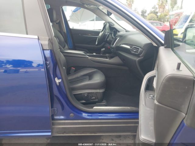 2017 MASERATI LEVANTE ZN661YUS4HX224598 Photo 4