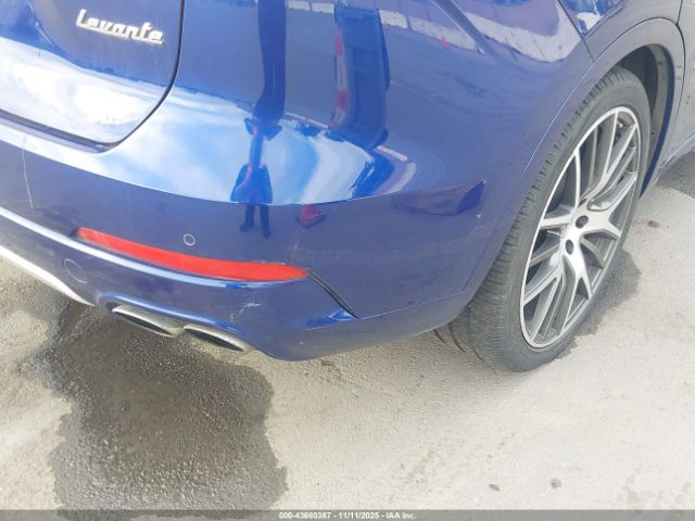 2017 MASERATI LEVANTE ZN661YUS4HX224598 Photo 5