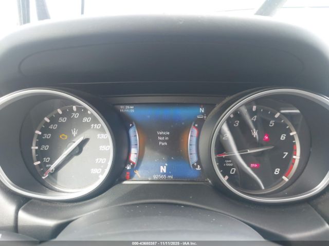 2017 MASERATI LEVANTE ZN661YUS4HX224598 Photo 6