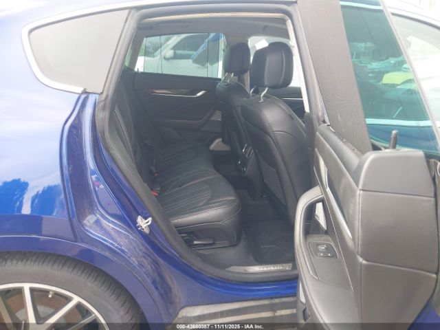 2017 MASERATI LEVANTE ZN661YUS4HX224598 Photo 7