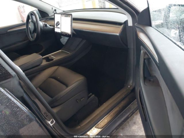 2024 TESLA MODEL Y 7SAYGDED8RF211661 Photo 4