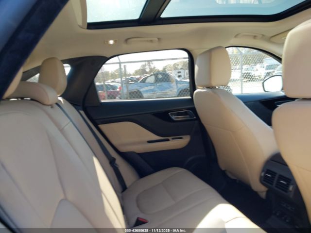 2018 JAGUAR F-PACE SADCJ2FXXJA275563 Photo 7