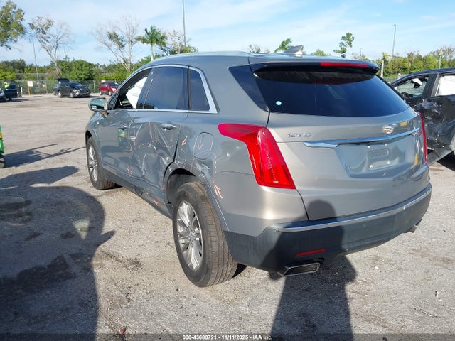 2019 CADILLAC XT5 1GYKNCRS1KZ243616 Photo 2