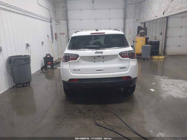 3C4NJDBN9RT111908 Jeep Compass Latitude 4x4