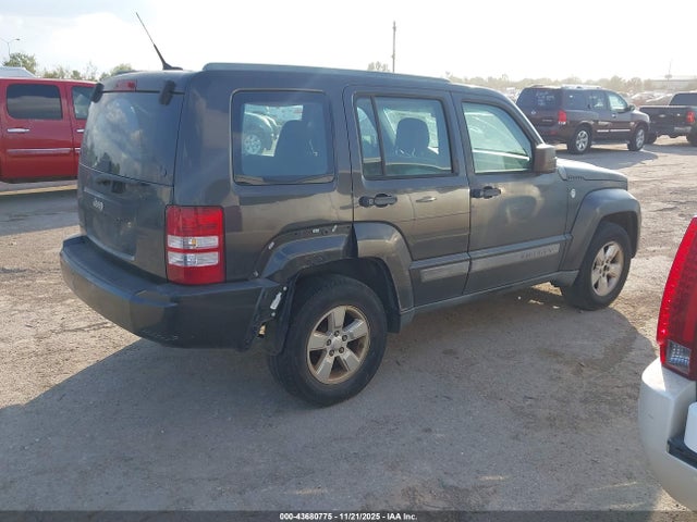 43680775 :رقم المزاد ، 1J4PN2GK2BW531424 vin ، 2011 Jeep Liberty Sport مزاد بيع